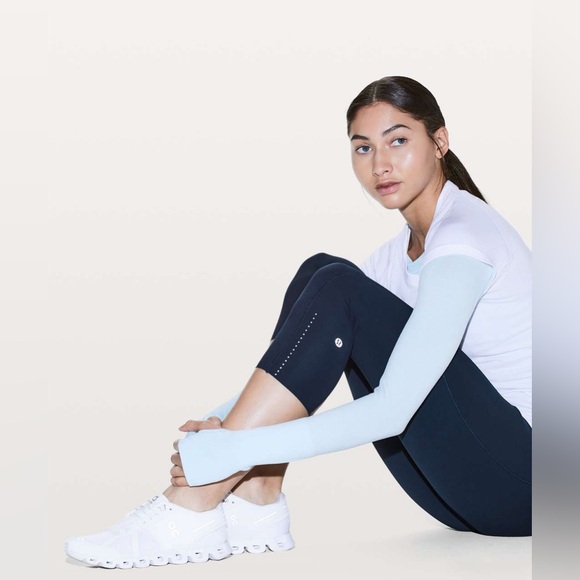 EUC Lululemon Fast & Free Crop ll *Nulux 19” Navy Blue - Picture 2 of 11